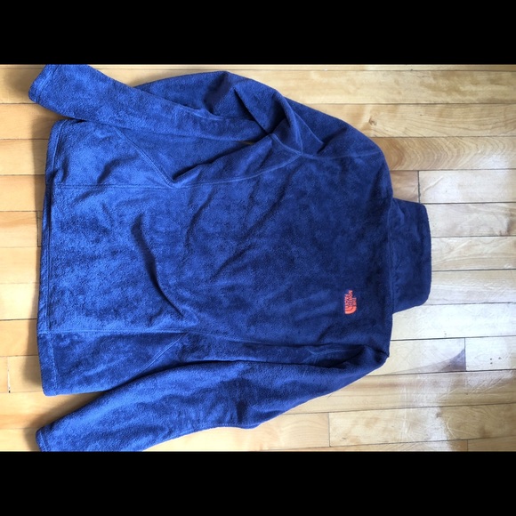 Comfy and Warm North Face Fleece - Picture 3 of 3